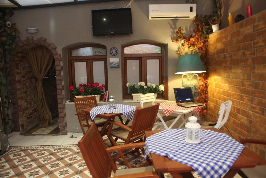 Tom Square Boutique Отель 2*